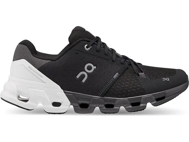 Men's On Cloudflyer 4, Black/White, 9 2E Wide
